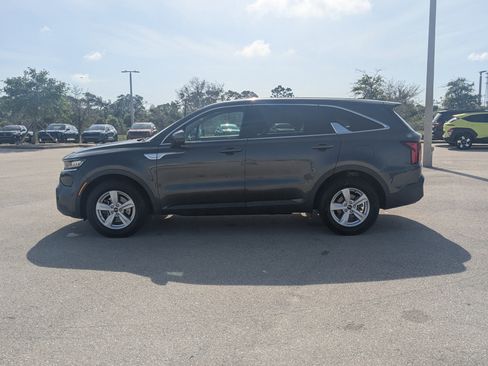 Certified 2023 Kia Sorento LX image 8