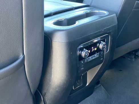 Used 2025 GMC Yukon XL Denali AWD/4WD image 17