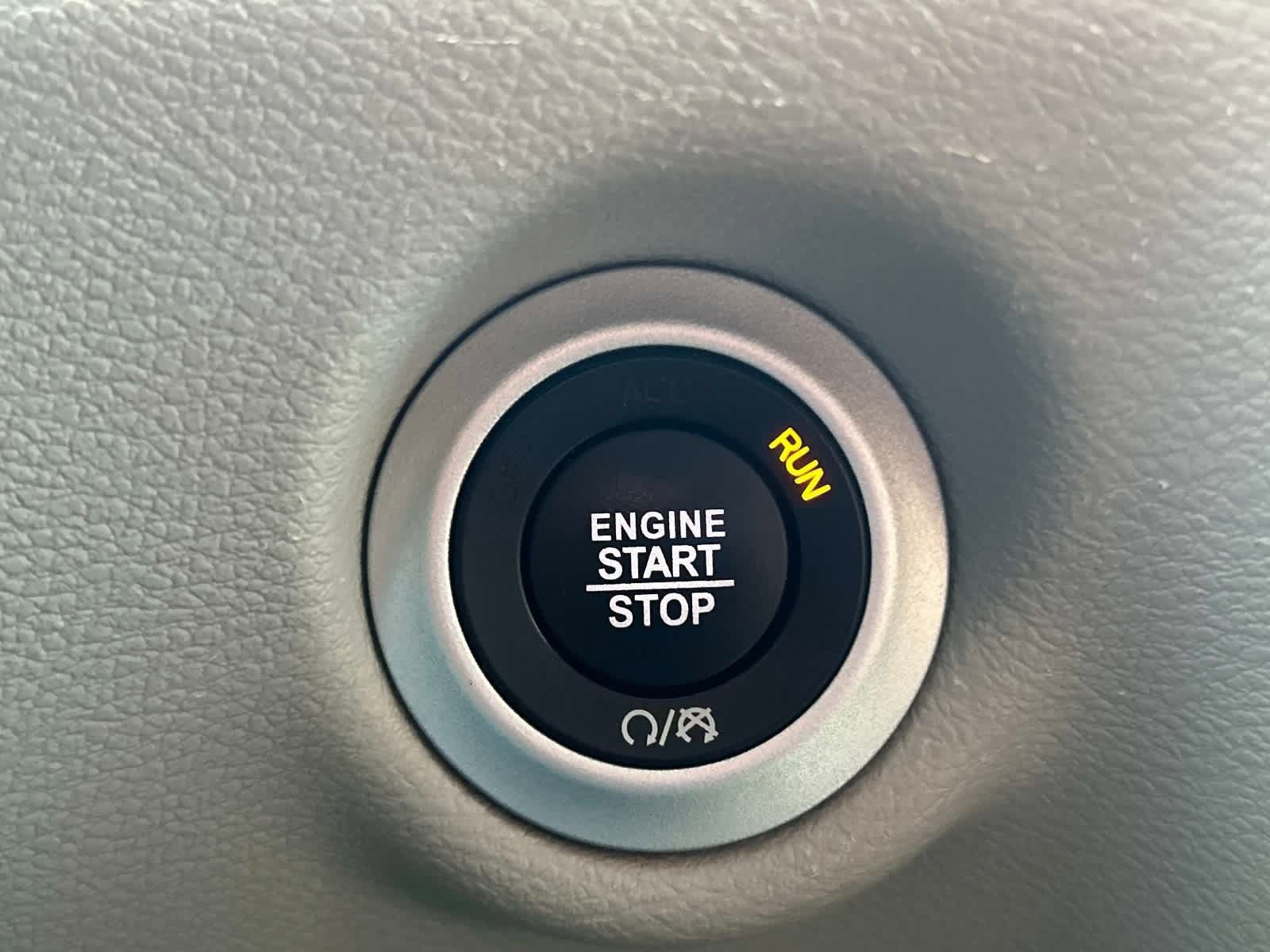 Used 2024 Chrysler Pacifica Touring-L FWD image 28