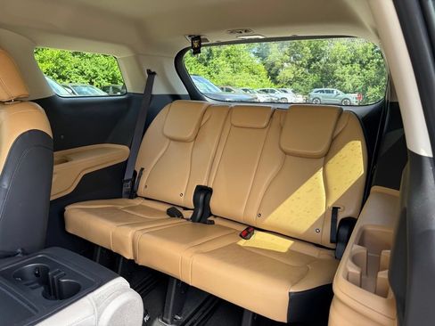 Certified 2024 Kia Carnival LX FWD image 12