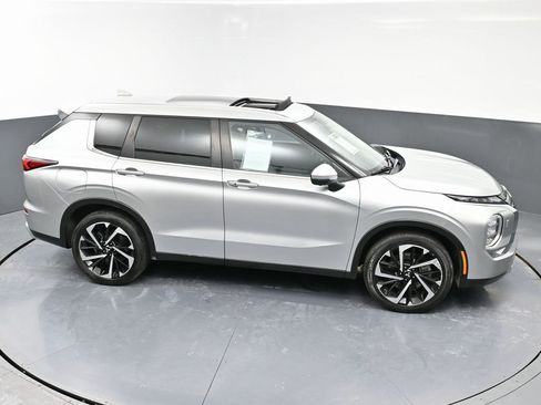 Used 2023 Mitsubishi Outlander SE image 47
