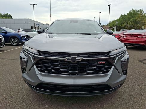 Used 2024 Chevrolet Trax RS FWD image 2