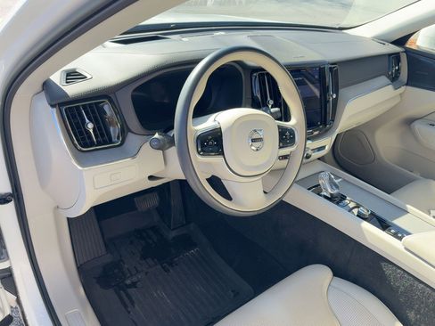 Used 2023 Volvo XC60 B5 Ultimate w/ Protection Package Premier image 4