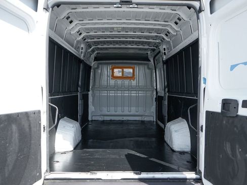 Used 2024 RAM ProMaster 3500 w/ Safety Group FWD image 8