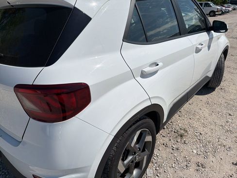 Used 2025 Hyundai Venue SEL FWD image 7