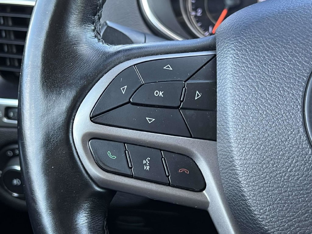 Used 2019 Jeep Cherokee Latitude Plus w/ Comfort/Convenience Group AWD/4WD image 30
