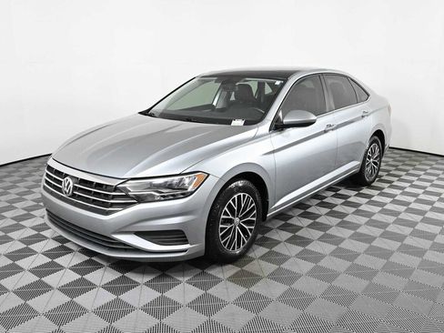 Used 2019 Volkswagen Jetta SE FWD image 2