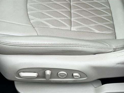 Used 2024 Buick Enclave Avenir FWD image 20