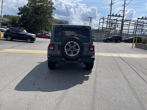 Certified 2020 Jeep Wrangler Unlimited Sahara w/ Cold Weather Group AWD/4WD image 4