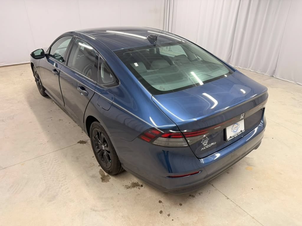 Certified 2025 Honda Accord SE image 6