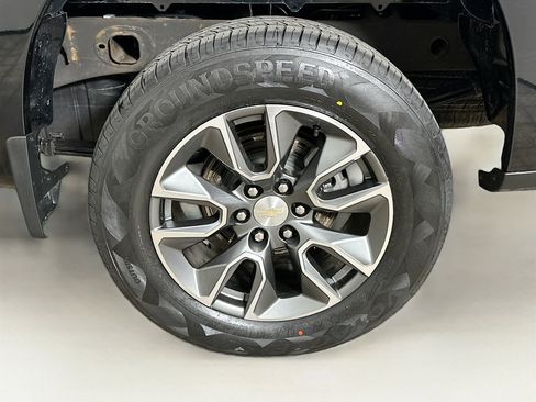 Used 2023 Chevrolet Silverado 1500 LT AWD/4WD image 11