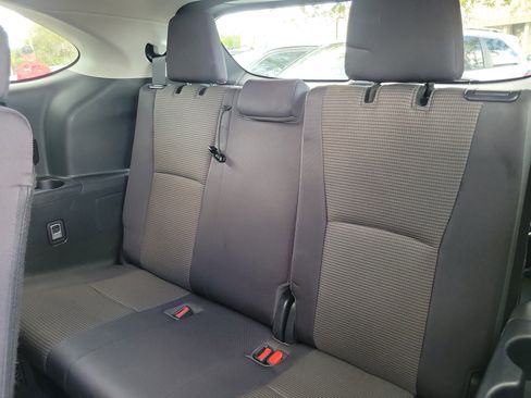 Used 2023 Toyota Highlander LE image 13