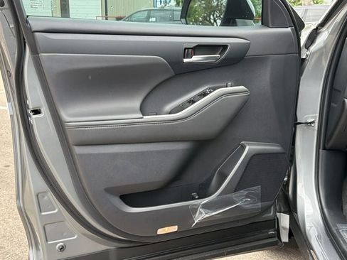 New 2026 Toyota Highlander XLE AWD/4WD image 13