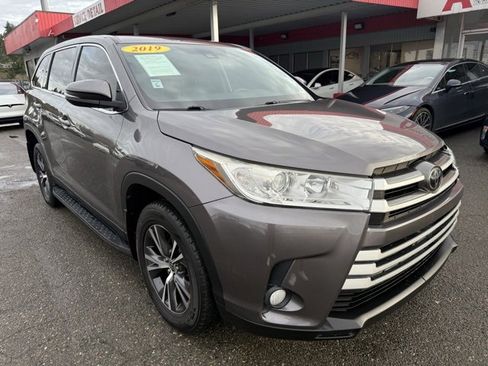 Used 2019 Toyota Highlander Plus image 3