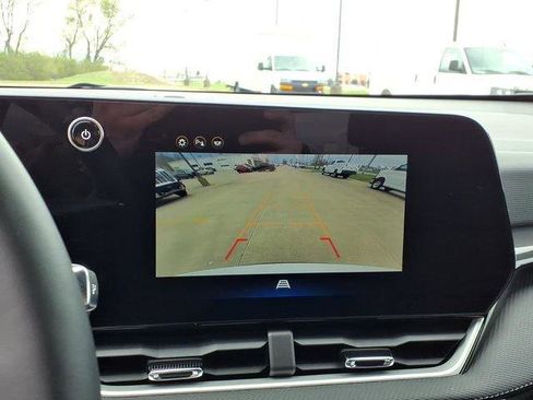 Used 2026 Chevrolet Equinox LT image 9