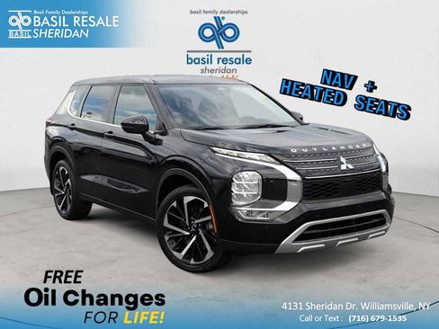 Used 2022 Mitsubishi Outlander SE image 1