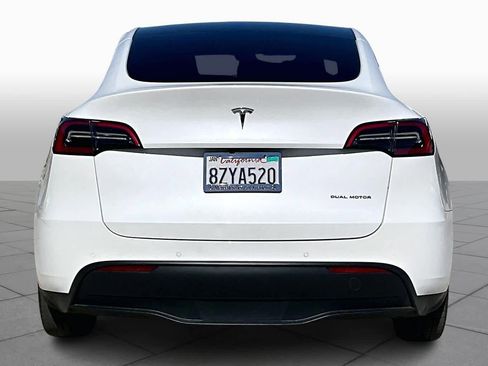 Used 2022 Tesla Model Y Long Range image 4