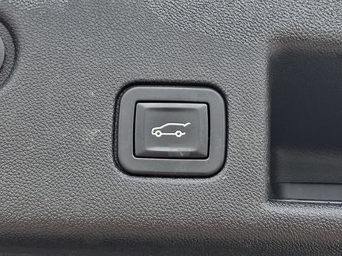 Used 2018 Chevrolet Equinox LT AWD/4WD image 32