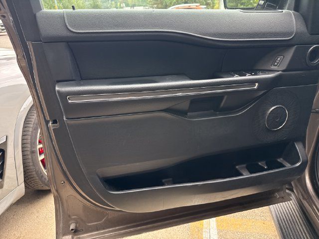 Used 2019 Ford Expedition XLT w/ Equipment Group 201A AWD/4WD image 15