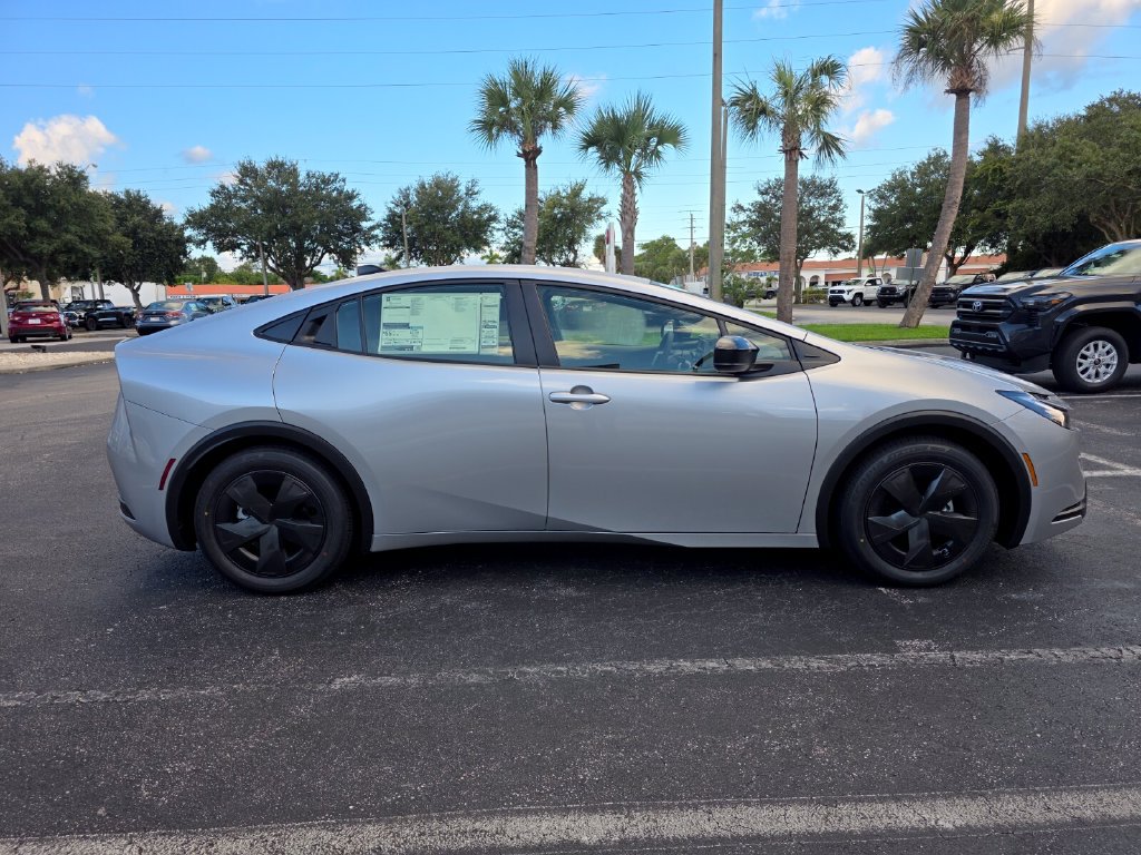 New 2027 Toyota Prius LE FWD image 12