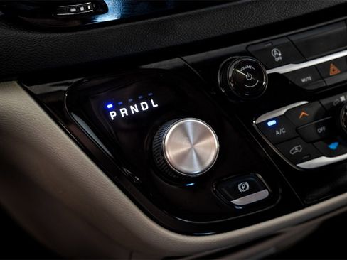 Used 2020 Chrysler Voyager Lxi image 21