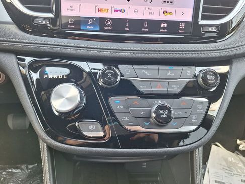 New 2026 Chrysler Pacifica Limited w/ S Appearance Package image 18