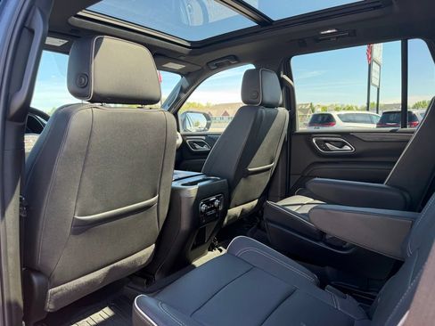 Used 2023 GMC Yukon SLT w/ SLT Premium Package AWD/4WD image 24