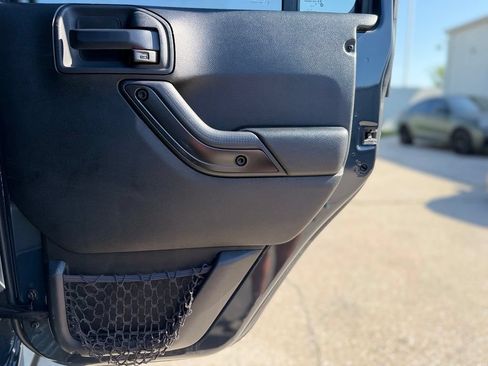 Used 2017 Jeep Wrangler Unlimited Sahara AWD/4WD image 22