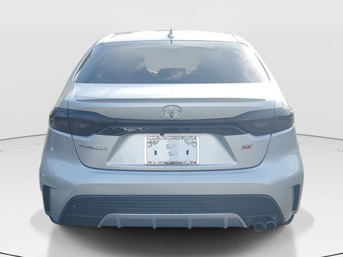 Used 2022 Toyota Corolla SE image 6
