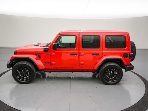 Used 2025 Jeep Wrangler Unlimited Sahara w/ Safety Group AWD/4WD image 7