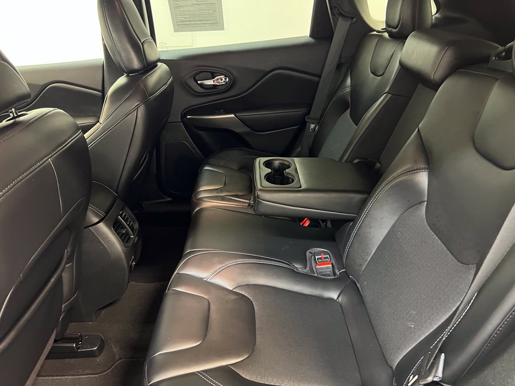 Used 2020 Jeep Cherokee Latitude Plus w/ Comfort/Convenience Group AWD/4WD image 30