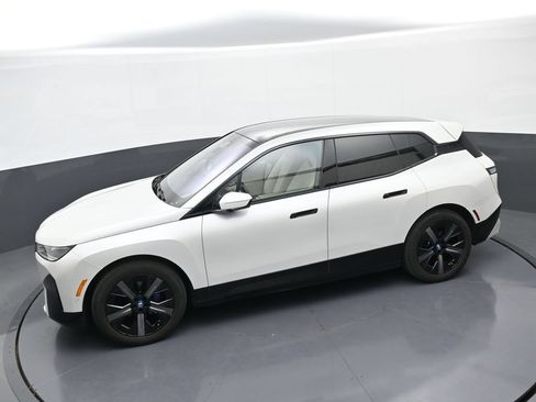 Used 2024 BMW iX xDrive50 w/ Sport Package AWD/4WD image 33