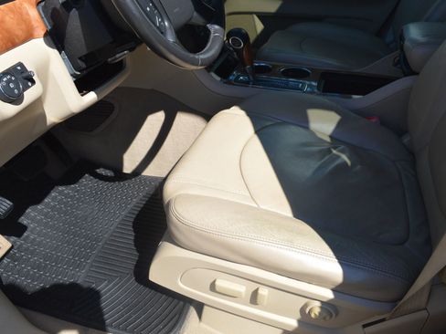 Used 2007 Saturn Outlook XR w/ Premium Trim Pkg image 11