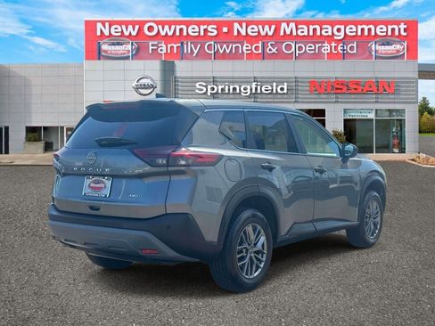 Used 2023 Nissan Rogue S image 5