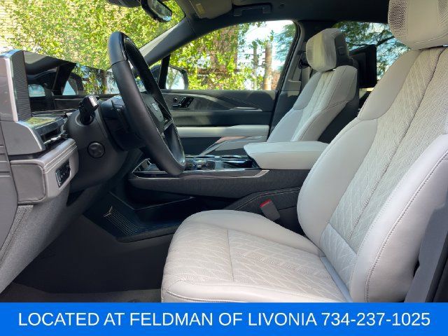Used 2025 Cadillac Escalade IQ Luxury 1 w/ Smart Trailering package AWD/4WD image 15