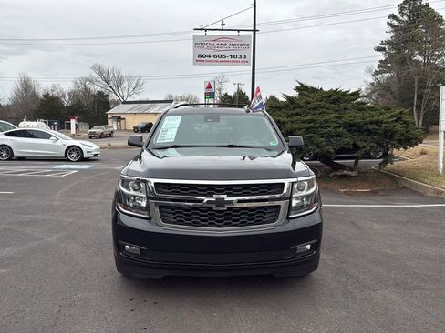 Used 2017 Chevrolet Suburban LT image 2