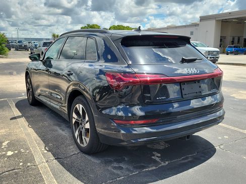 Used 2022 Audi e-tron Premium w/ Convenience Plus Package AWD/4WD image 4