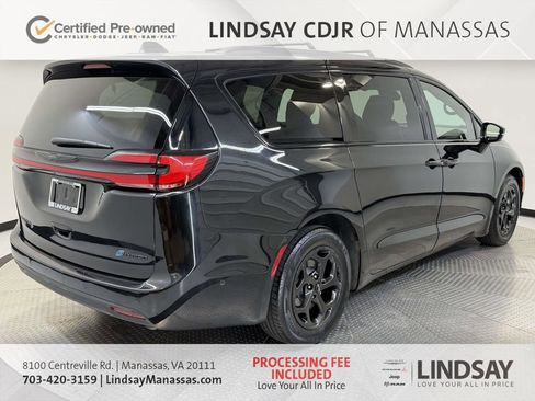 Used 2024 Chrysler Pacifica Premium FWD image 9