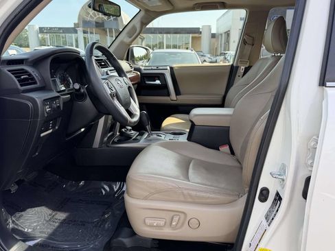 Used 2016 Toyota 4Runner Limited AWD/4WD image 18