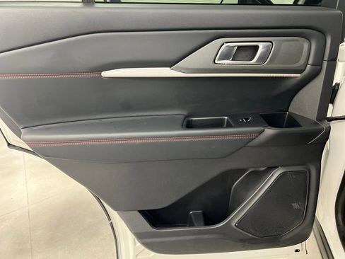 Used 2025 Ford Explorer ST-Line w/ ST-Line Street Pack image 16