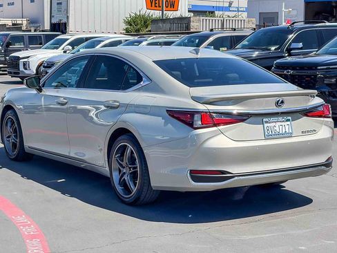 Used 2021 Lexus ES 300h w/ Premium Package FWD image 2