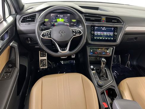 Used 2023 Volkswagen Tiguan SE R-Line image 22