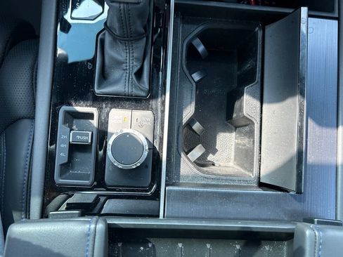 Used 2024 Toyota Sequoia Platinum image 31