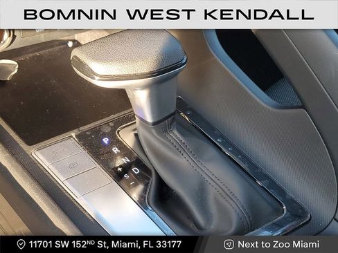 Used 2025 Hyundai Elantra SE image 24