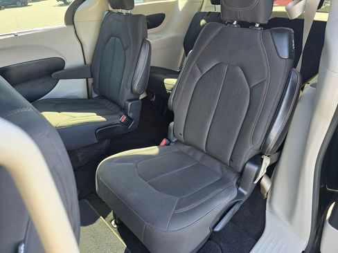 Used 2019 Chrysler Pacifica Touring Plus image 16