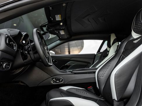 Used 2022 Aston Martin DBS Superleggera RWD image 32