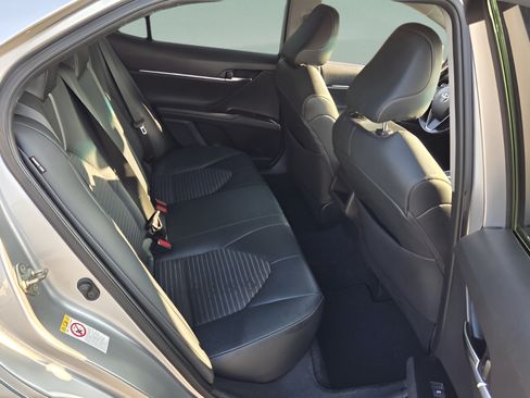 Used 2019 Toyota Camry SE w/ Convenience Package FWD image 14