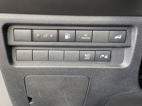 Used 2024 Mitsubishi Outlander SEL AWD/4WD image 32
