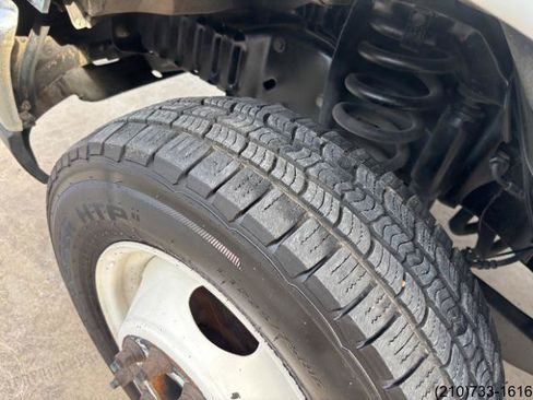 Used 2016 Ford E-350 and Econoline 350 Super Duty RWD image 26
