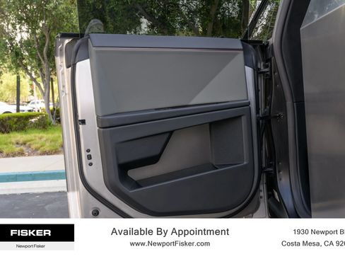 Used 2024 Tesla Cybertruck AWD Crew Cab image 16